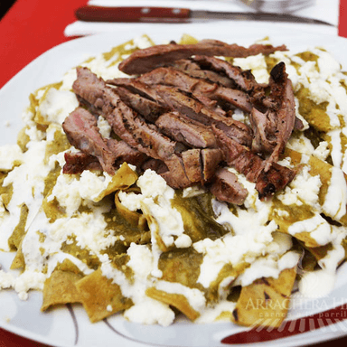 Chilaquiles Verdes con Bistec