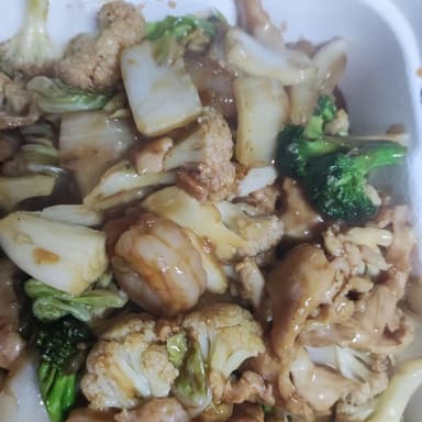 Camarones y pollo en Salsa 鸡虾小炒