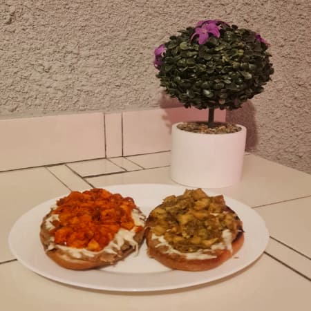 MOLLETES CON GUISADO