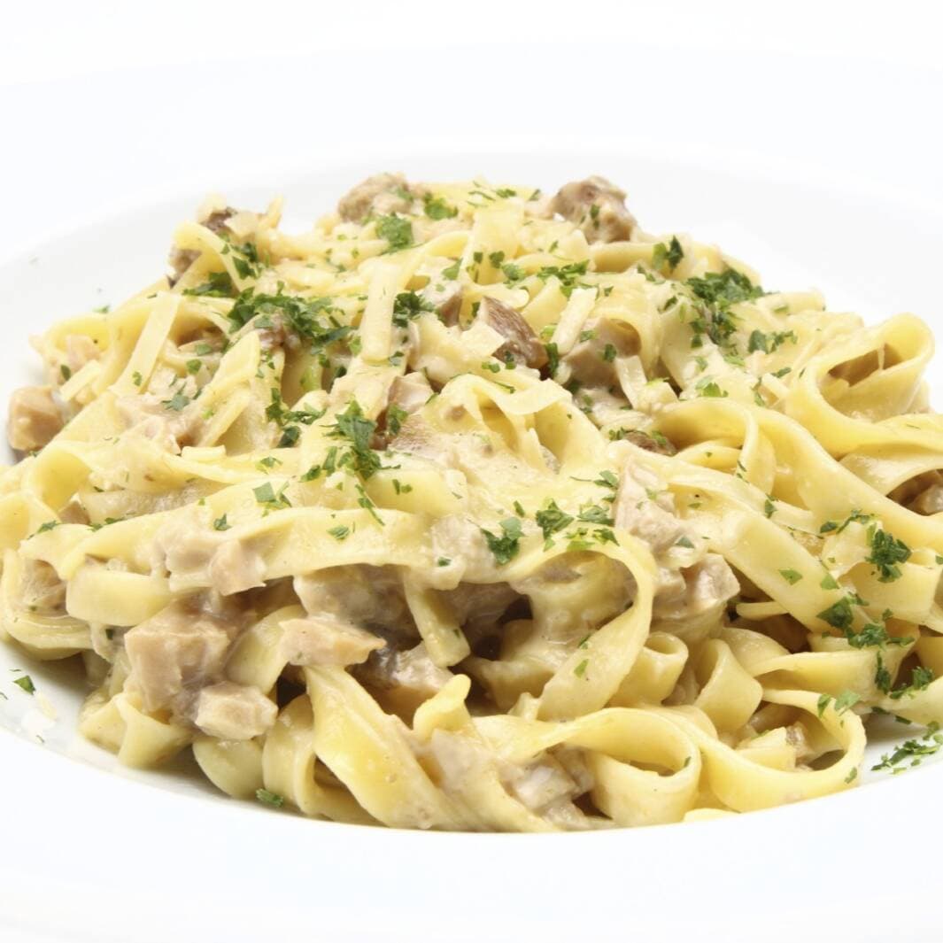 Pasta Con Pollo Y Champiñones