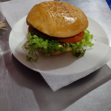 Hamburguesa con Carne Mechada