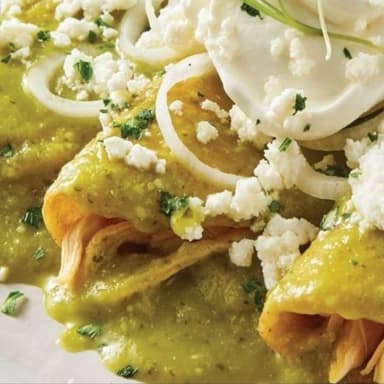 Enchiladas de Pollo  + POSTRE SORPRESA