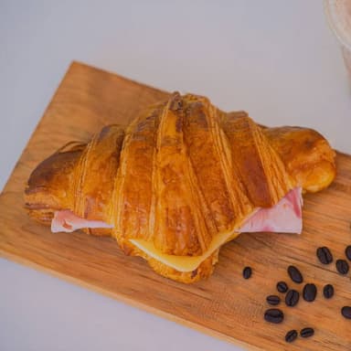 Croissant de Jamón y Queso