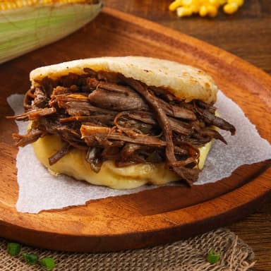 Combo Arepa de Carne + Arepita Tradiconal + Bebida