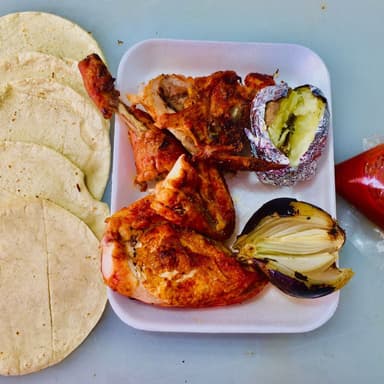 1/2 Pollo + 1 Salchicha Asada