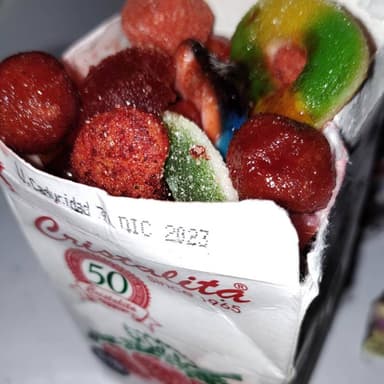 Fresas Congeladas con Chamoy y Gomitas