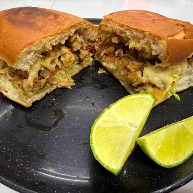 Torta de Bistec Encebollado