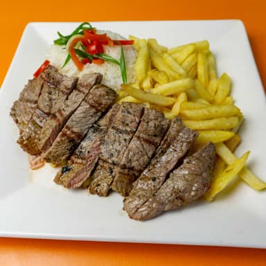 Lomo Parrilla con Arroz y Papas