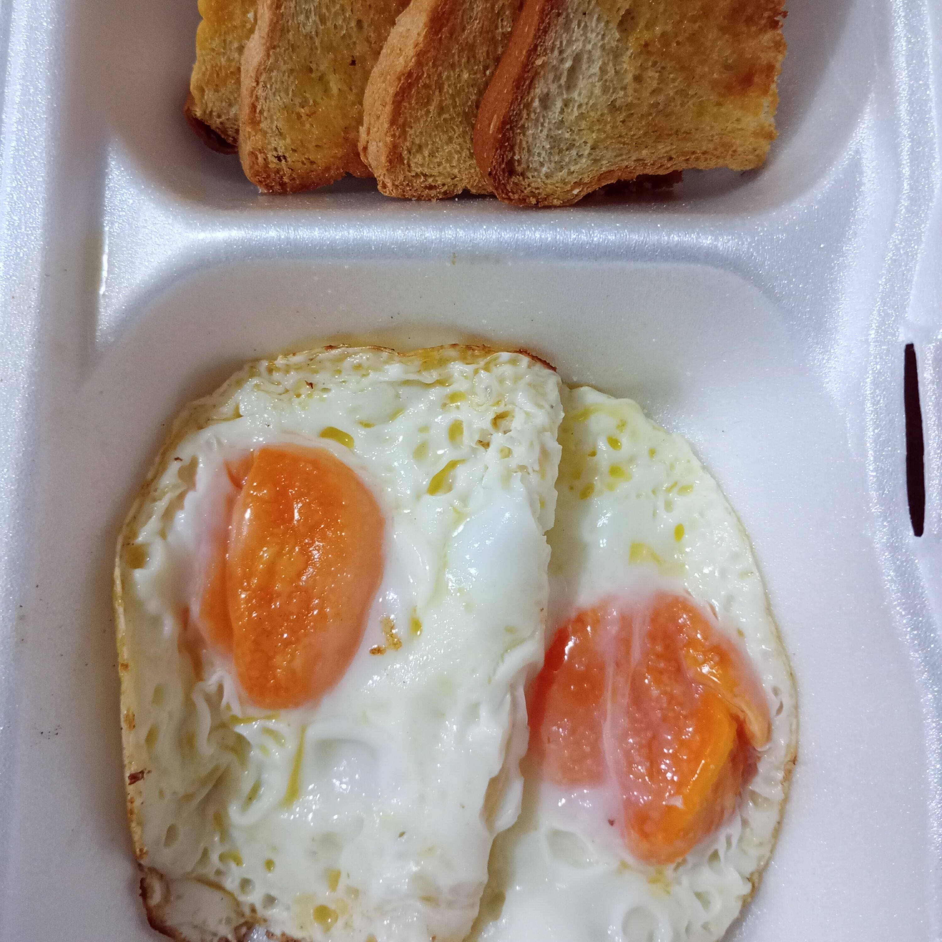 Huevos Fritos con Pan Tostado