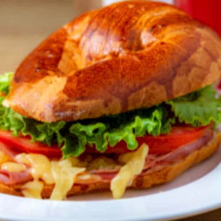 CUERNITO DE JAMON CON QUESO