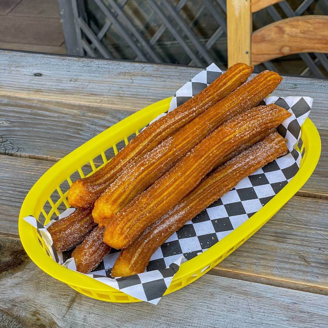 6 Churros Clásicos con 3 Sodas italianas