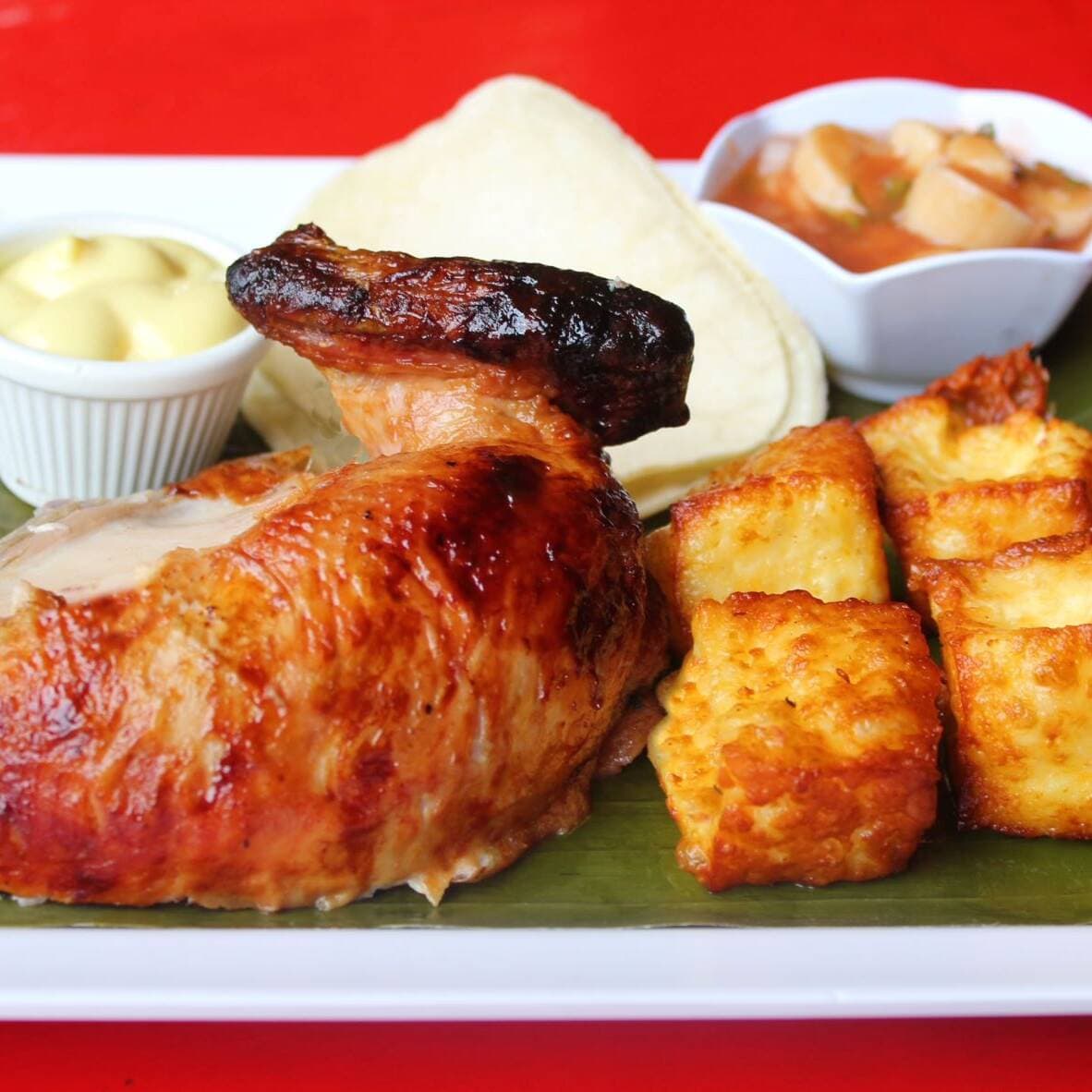 Combo de Pollo Asado con Dados de Queso + Bebida