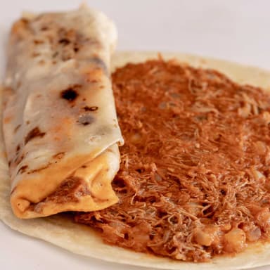 Burrito de Carne Deshebrada con Papas