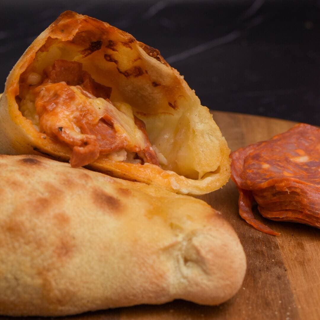 Calzone Pepperoni + Bebida