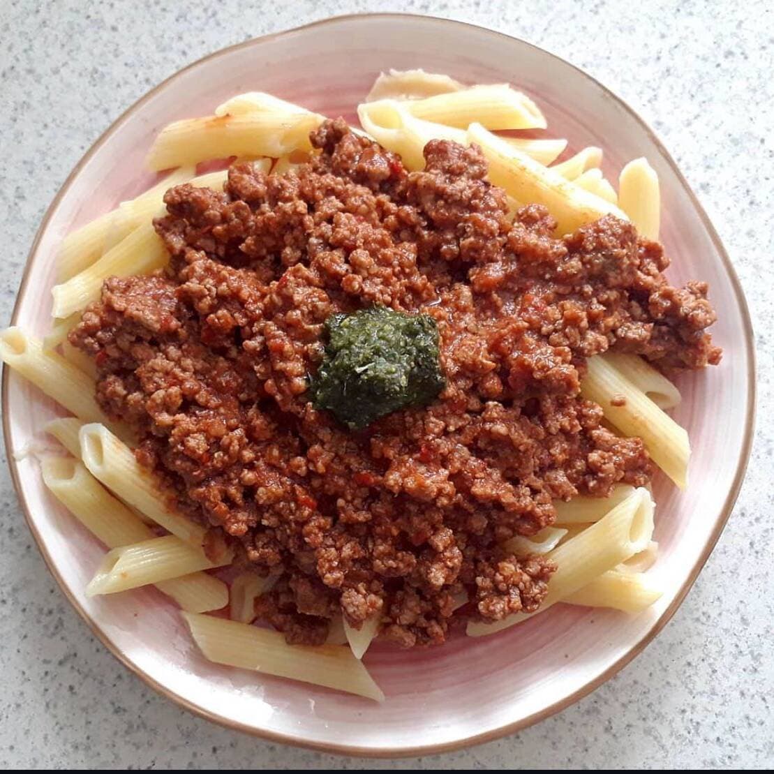 Pasta bolognesa+bebida+ Postre