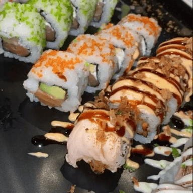 25 PIEZAS CON CAMARONES, CALAMARES Y SURIME