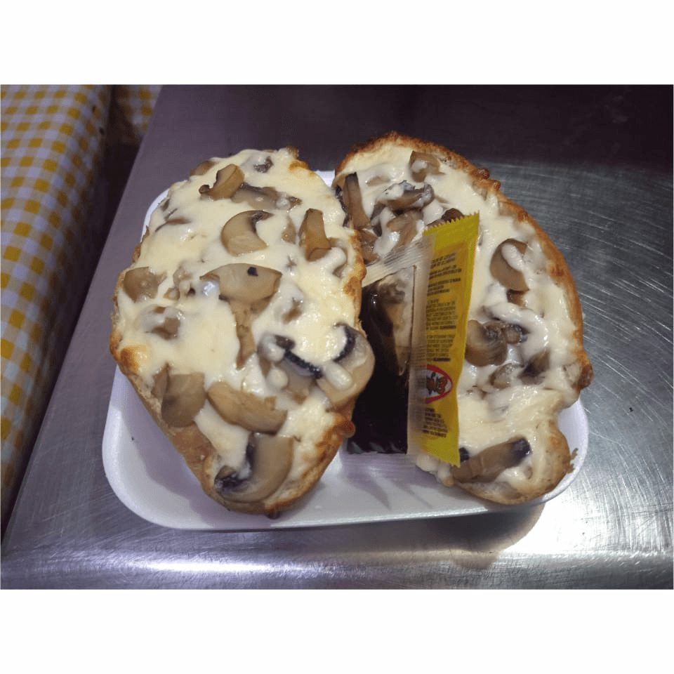 Orden de Pan con Ajo y Queso y Champiñones