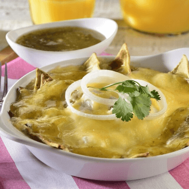 Chilaquiles suizos verdes o rojos