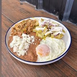 Chilaquiles Verdes con Machaca