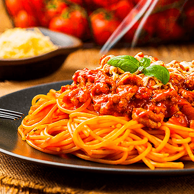 Pasta Bolognesa y Tocineta + Bebida