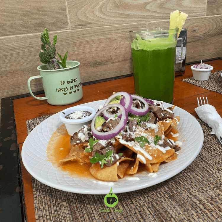 CHILAQUILES DE POLLO