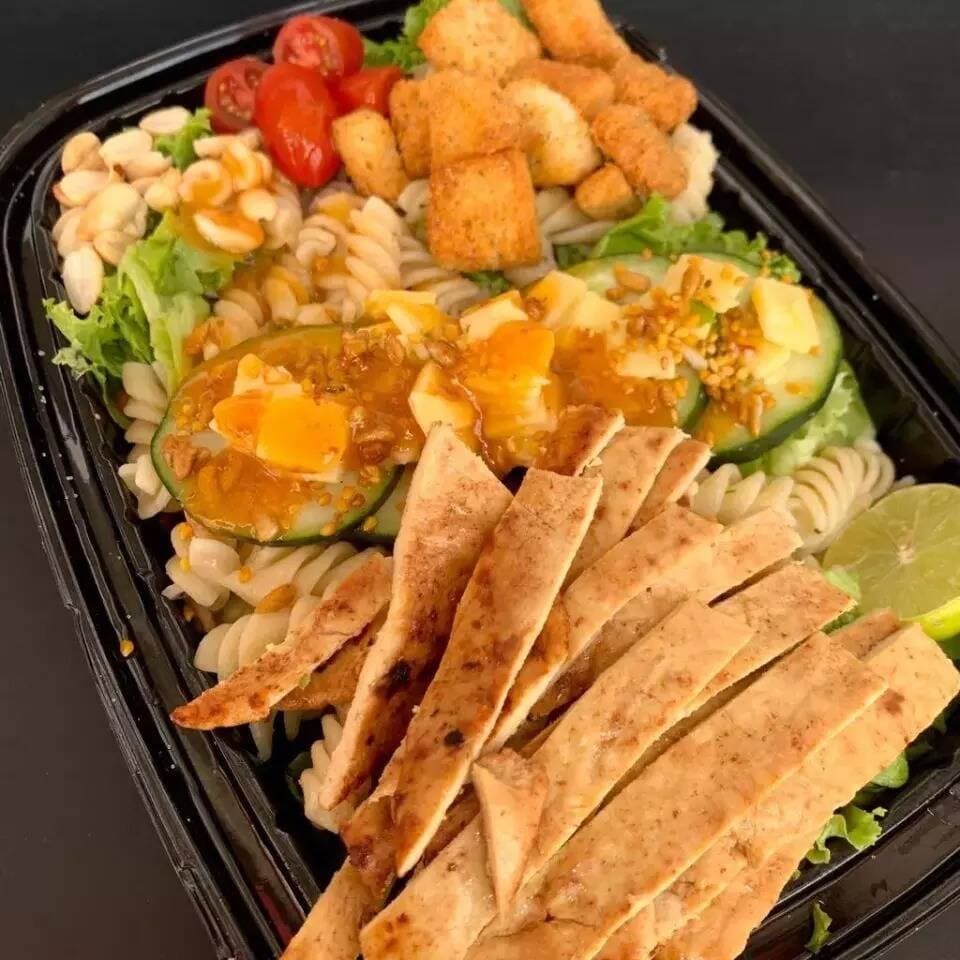 Ensalada con pasta mediterranea