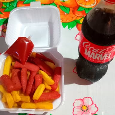 Salchipapa 250 Gr y COCA COLA DE 600ML