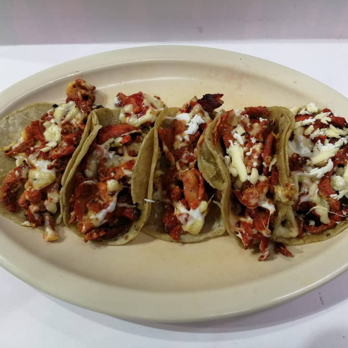 Orden de tacos al pastor con queso