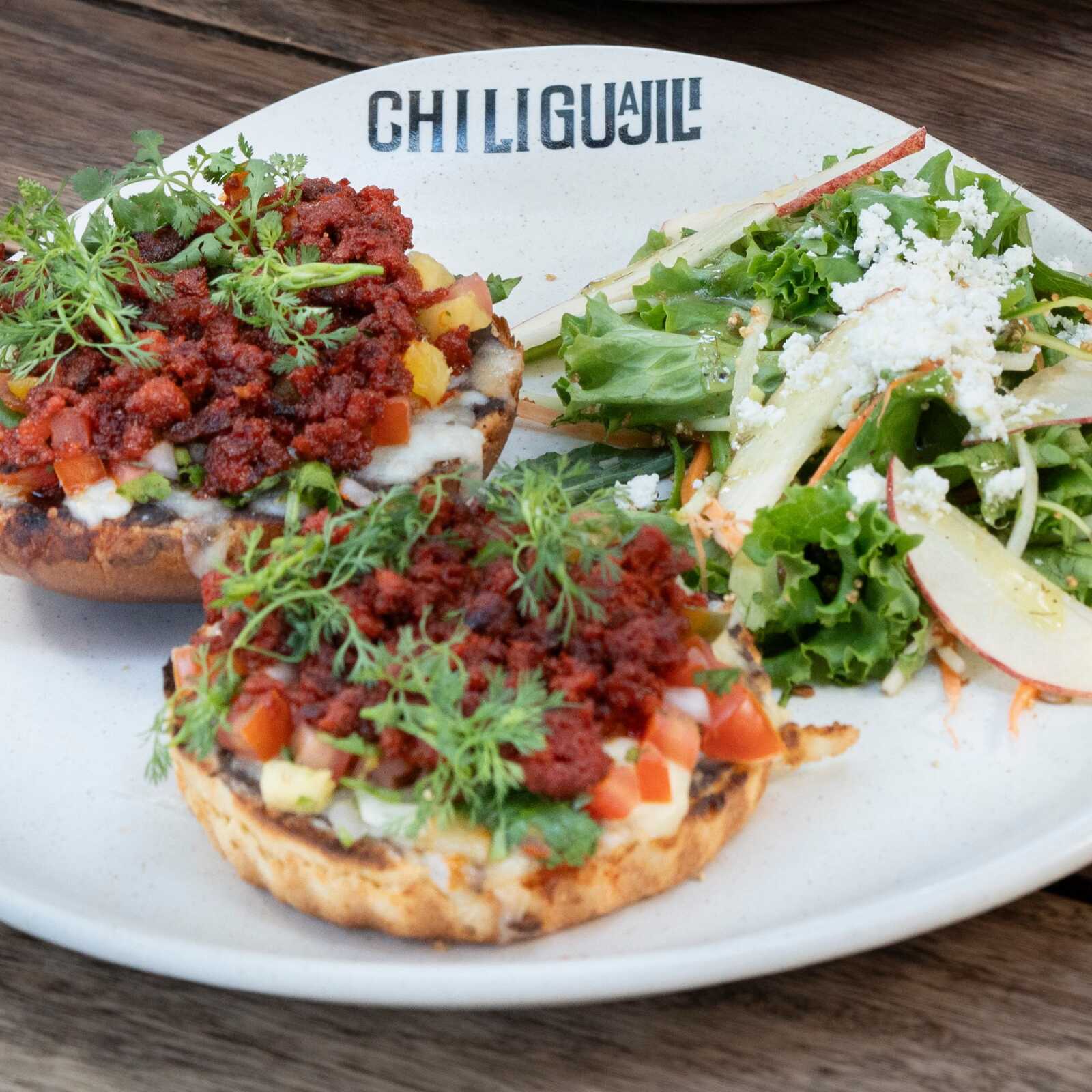 Molletes con Chorizo