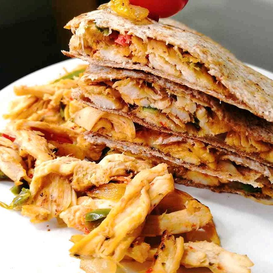 Súper Quesadilla de Pollo