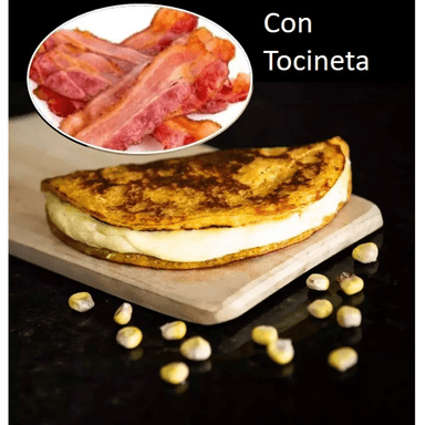 Cachapa con Queso de Mano y Tocineta