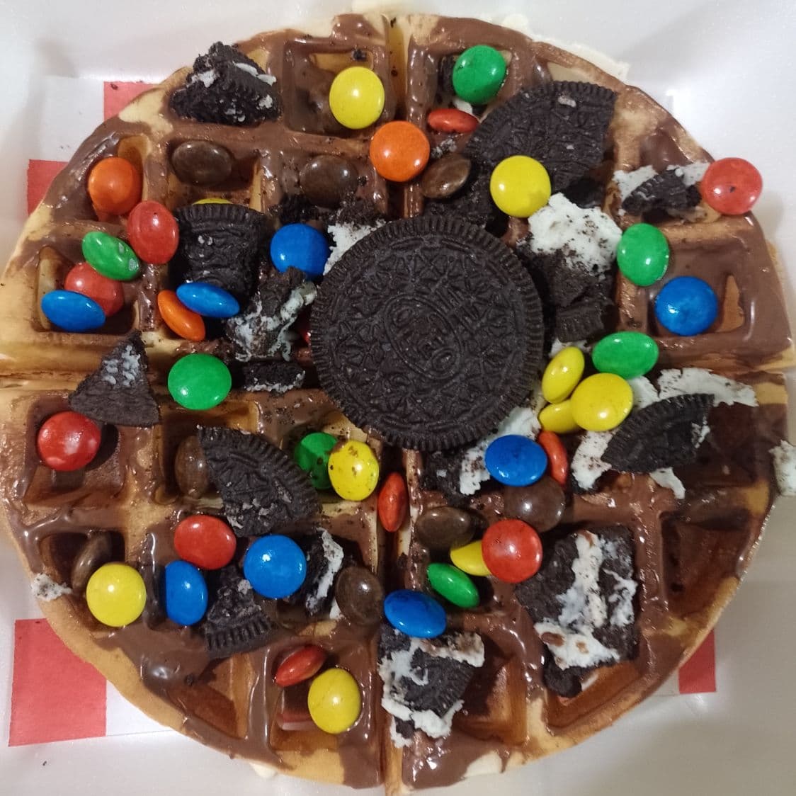Waffle de Nutella, Oreo, y M&M'S