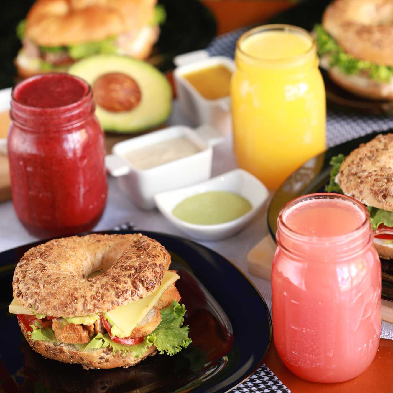 Bagel de Milanesa de Pollo Empanizado