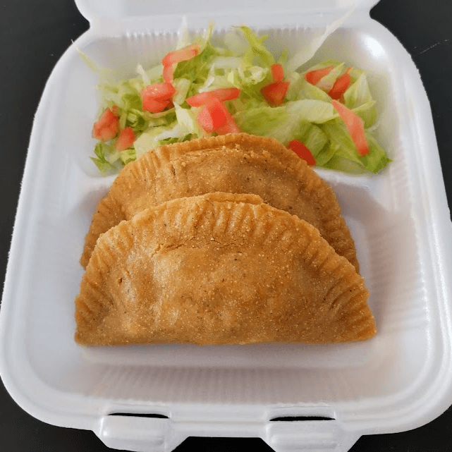 2 empanadas con ensalada CHICHARRON