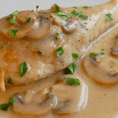 Filete de Pescado en Salsa Blanca con Hongos