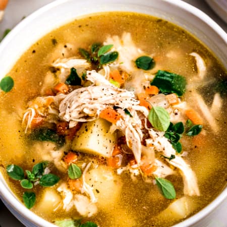 CONSOMÉ DE POLLO CON VERDURAS