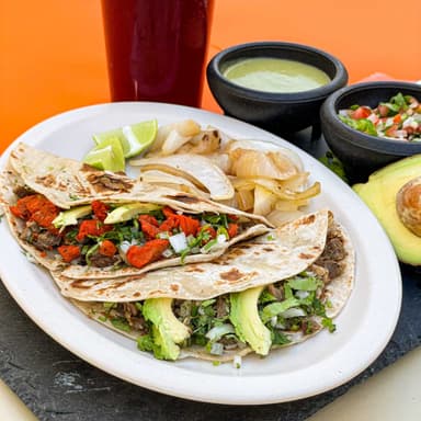 Gringa especial + 3 tacos de maiz