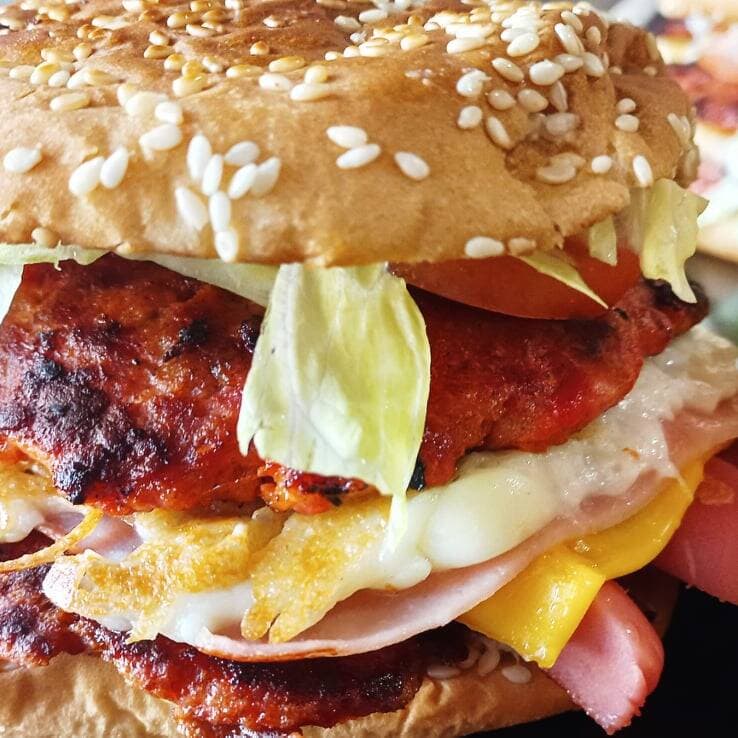 Hamburguesa Especial mas papas. (prom)