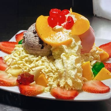 Combo Malteada + Fresas Con Crema + Ensalada Rusa