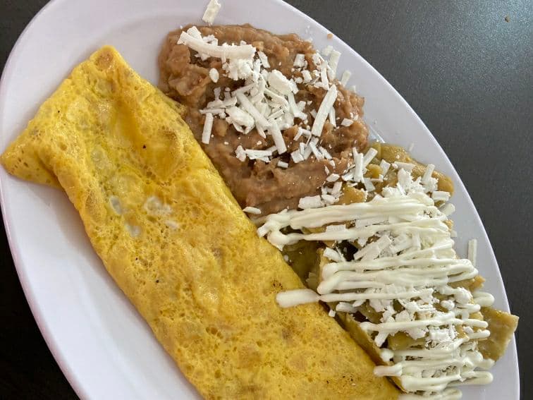 Huevos Revueltos con Frijoles