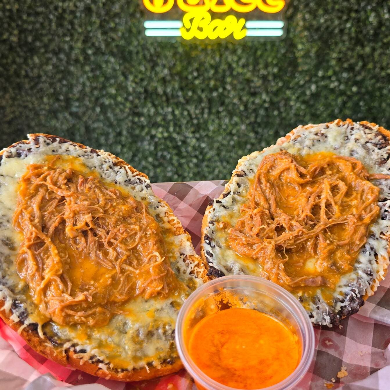 Molletes con Deshebrada