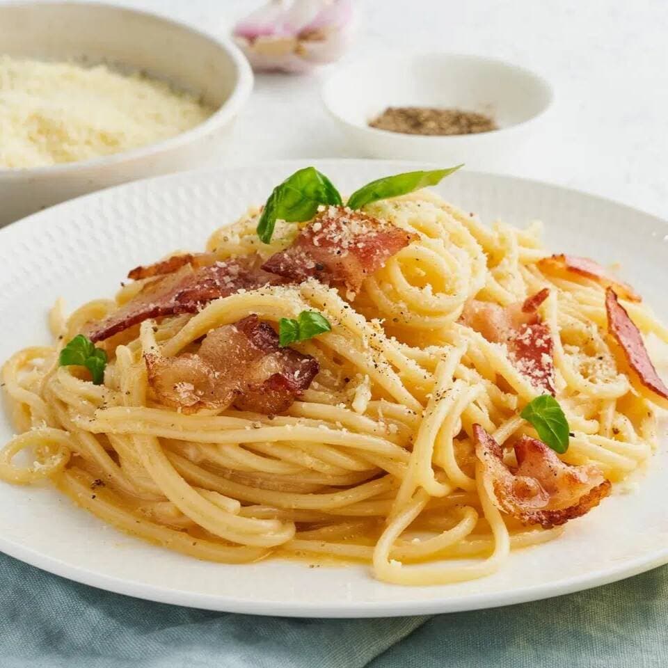 Pasta Carbonara con tocineta