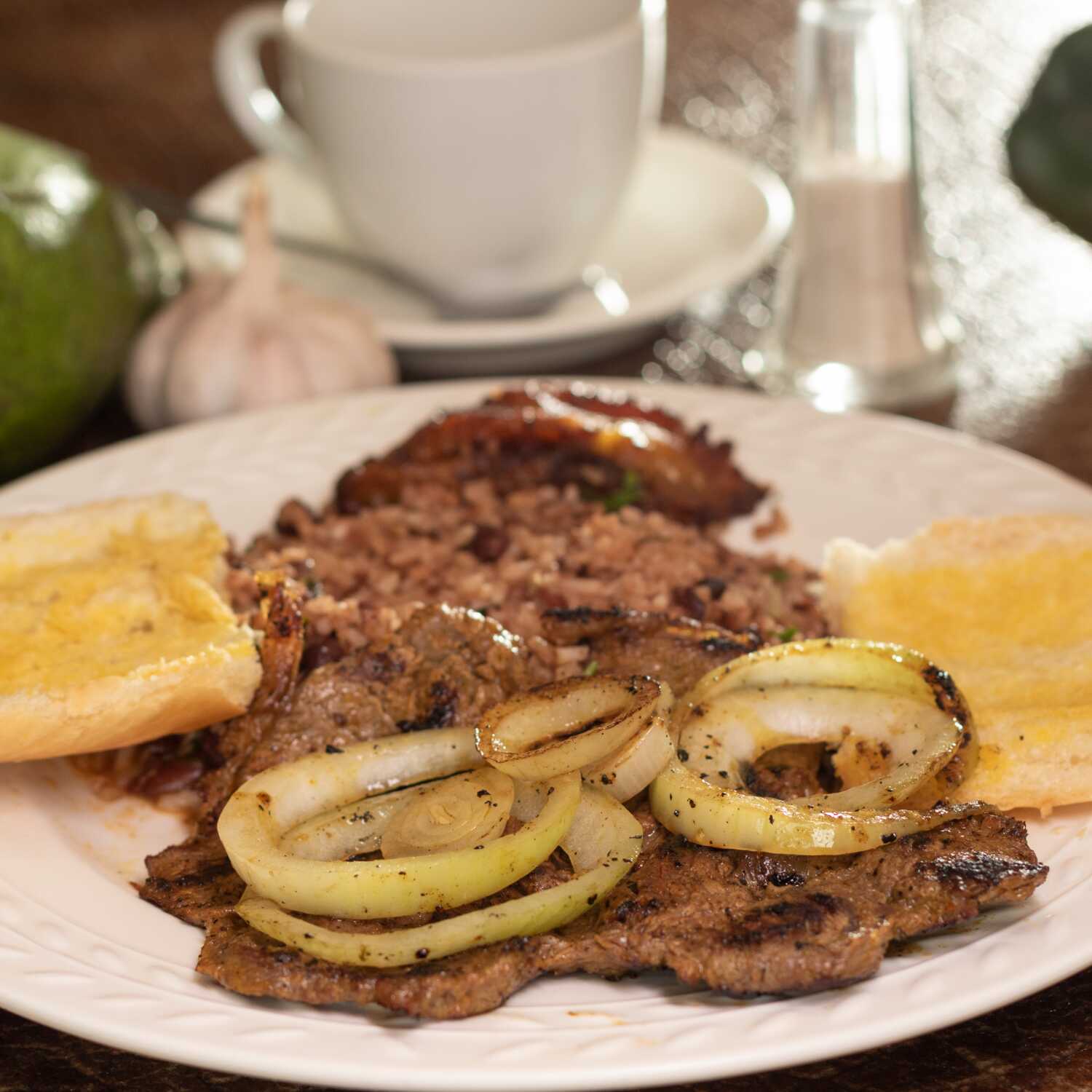 Bistec Encebollado