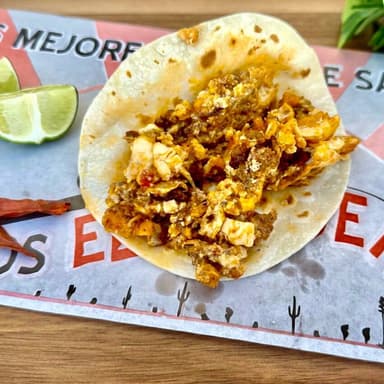 TACO DE HUEVO CON CHORIZO