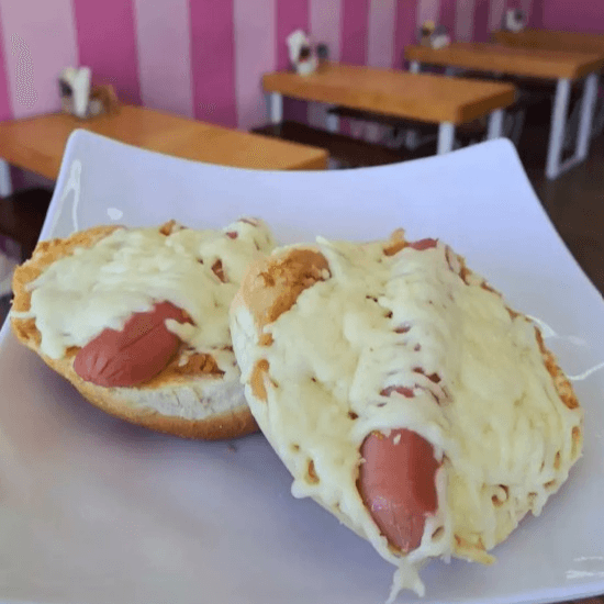 Molletes con Salchicha