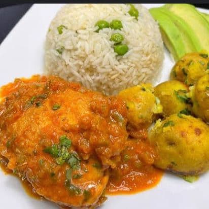 pollo guisado