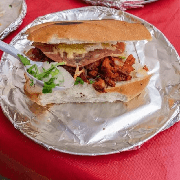 2 Torta al Pastor con Queso + 2 Coca Cola 450 Ml
