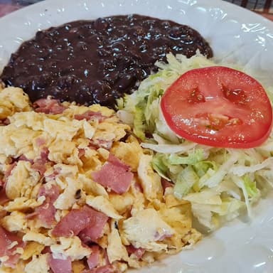 Huevos con Chorizo