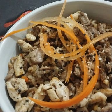 Yakimeshi con Arrachera y Pollo