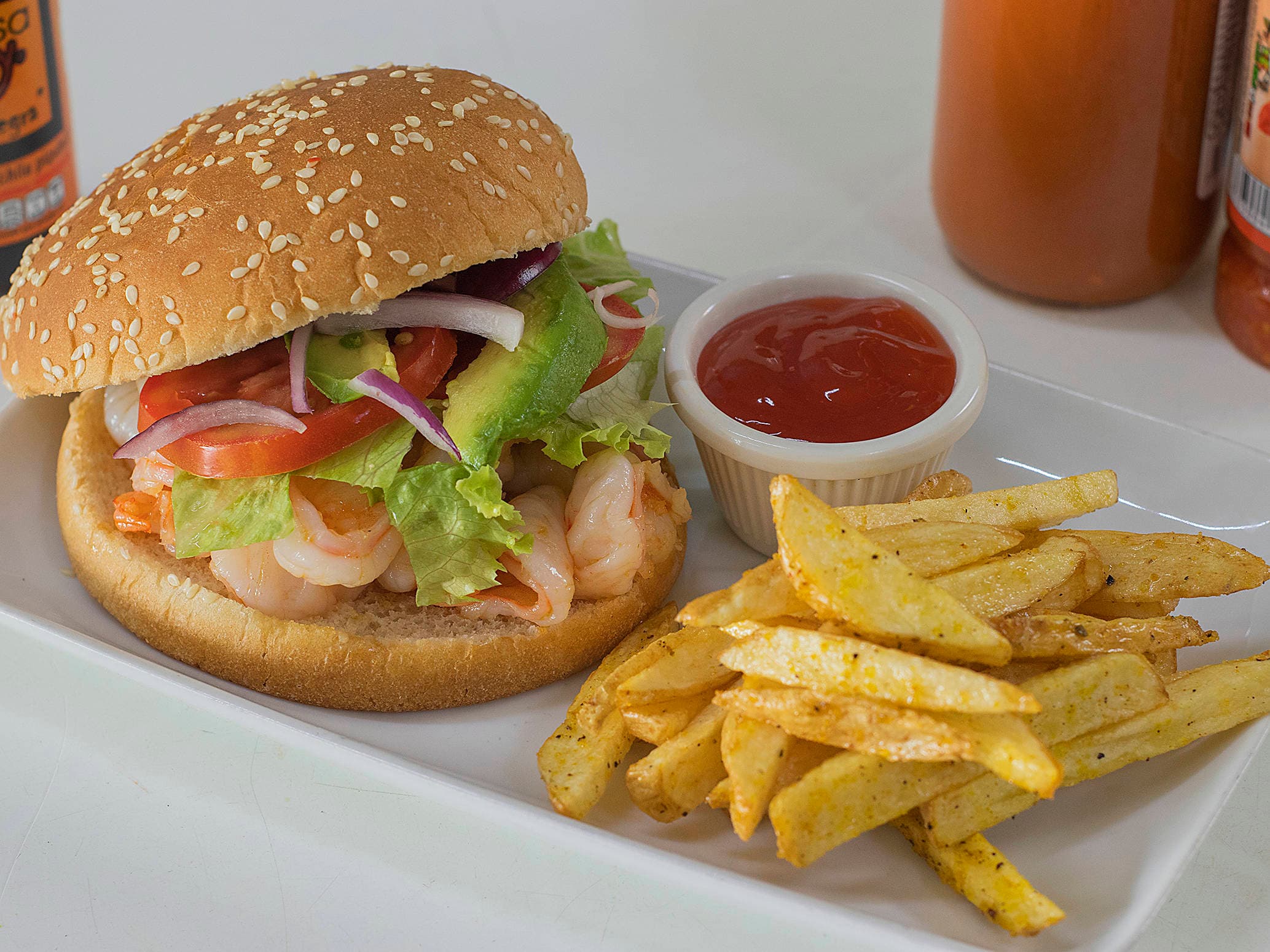 Hamburguesa de Camarón con Papas.
